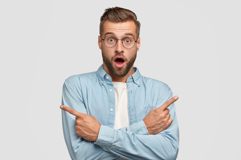 Čovjek odabire između Woocommercea i Shopifya i ne može se odlučiti
