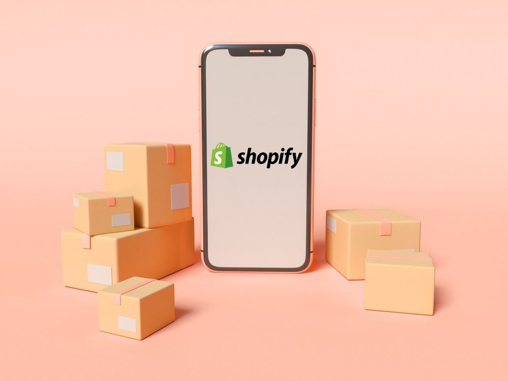 Mobitel okružen paketima koji su spremni za dropshipping