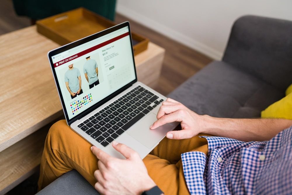 kupnja online proizvoda putem laptopa